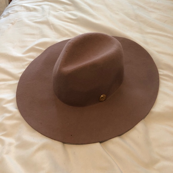 Vince Camuto Accessories - Vince Camuto wide brim hat